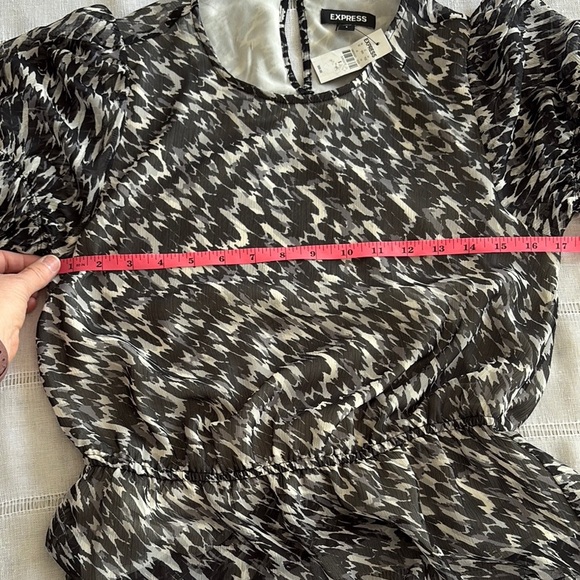 Express NWT Black and White Peplum Long Sleeved Blouse - Picture 11 of 13